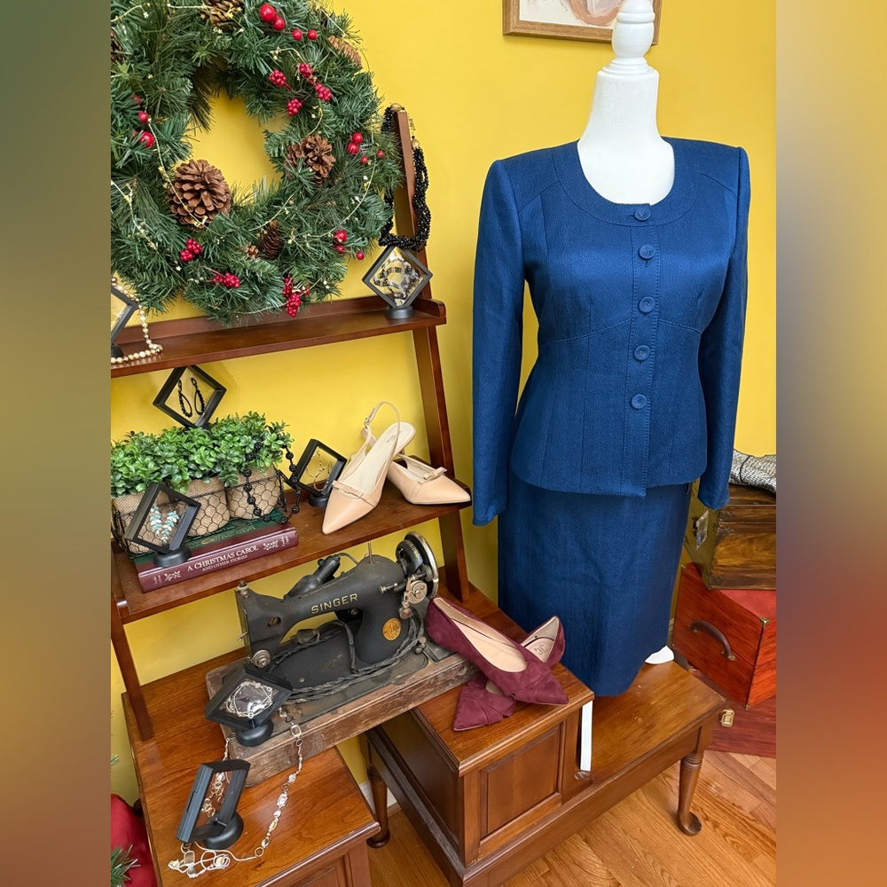 Anne Klein Elegant Blue Skirt Suit Set